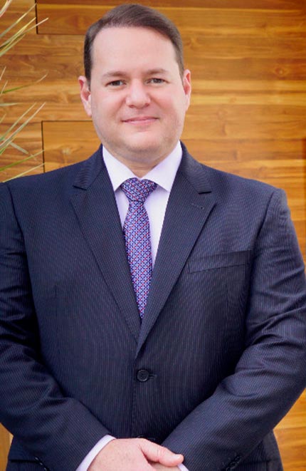 Dr. Régis Santiago de Carvalho — Sócio Fundador